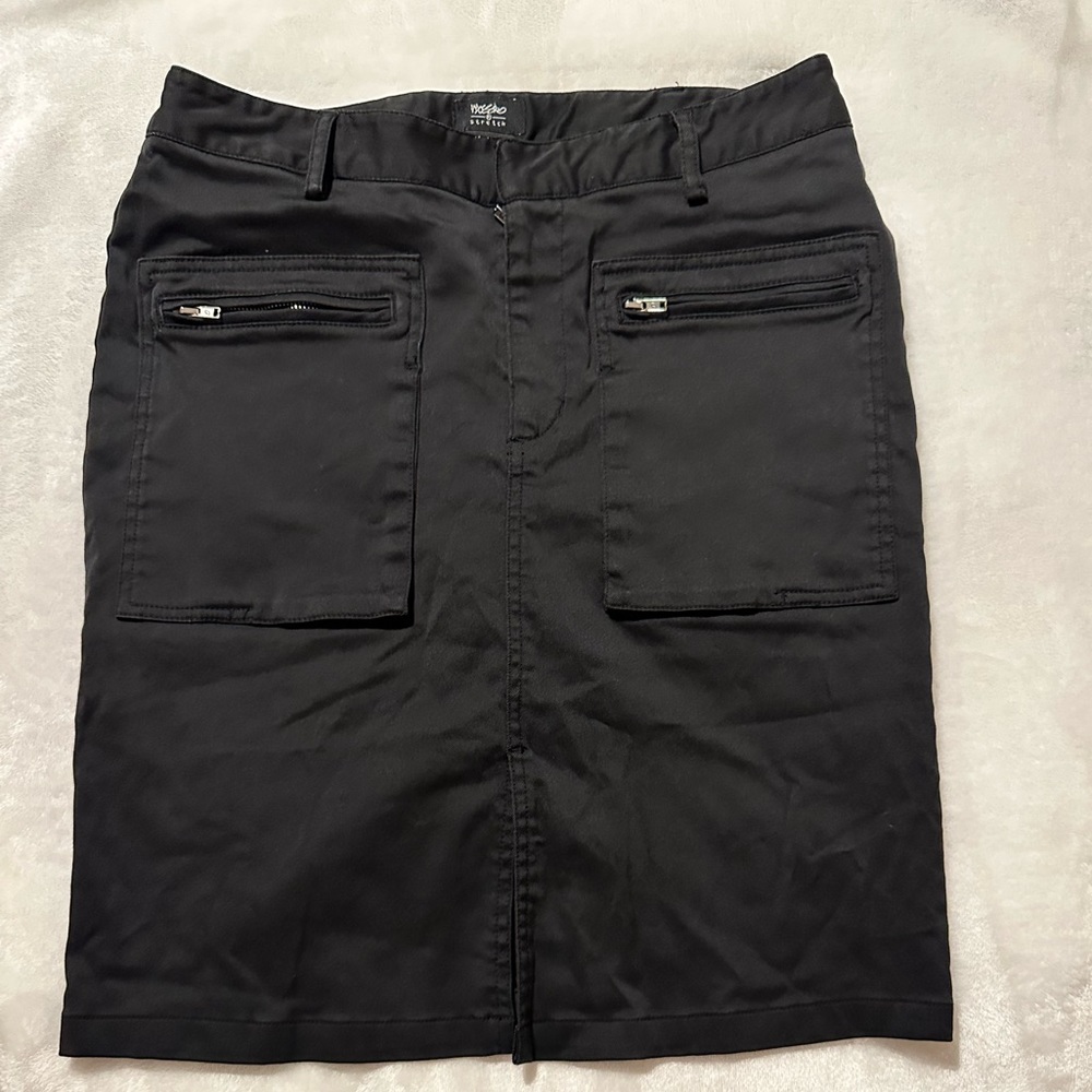 Black Mini Skirt | Zip Pocket Detail | Workwear Staple